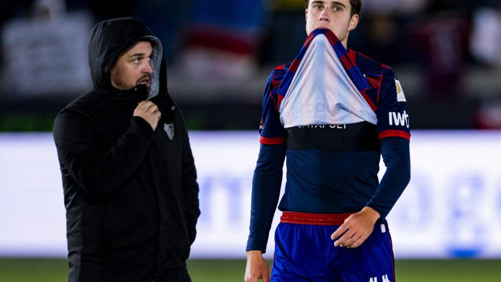 Die Enttäuschung steht Xherdan Shaqiri und Andrej Bacanin nach dem 1:5 ins Gesicht geschrieben