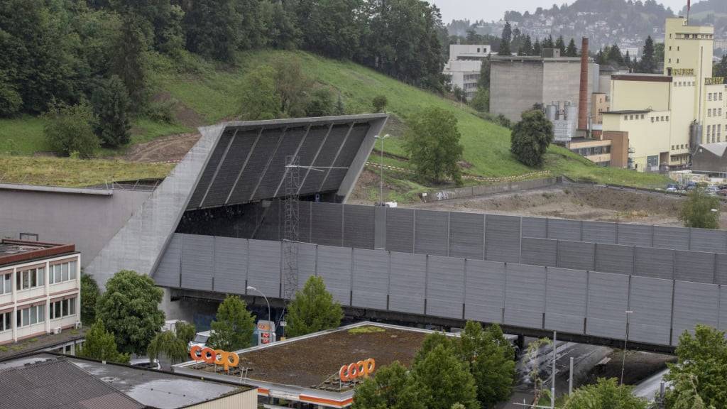 Die Einfahrt des Sonnenbergtunnels in Kriens LU. (Archivaufnahme)