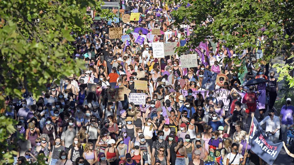 Tausende gingen auf die Strasse für die Gleichberechtigung
