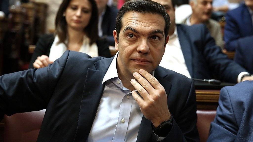 Griechenlands Regierungschef Alexis Tsiprias vor einer weiteren Kraftprobe im Parlament, das am Donnerstag über ein neues Sparprogramm befinden wird (Archiv)
