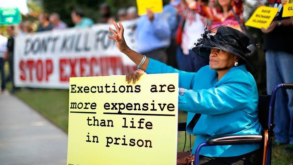 Proteste gegen die Todesstrafe in Oklahoma. Im Bundesstaat Arkansas sind mehrere bereits angesetzte Hinrichtungen vorerst gestoppt worden. (Symbolbild)
