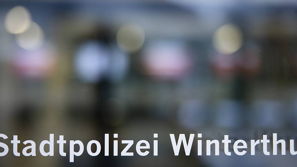 Wie die Stadtpolizei Winterthur mitteilte, ist eine 72-jährige Velofahrerin ihren Verletzungen erlegen, die sie sich beim Zusammenstoss mit einer anderen Velofahrerin zuzog. (Symbolbild)