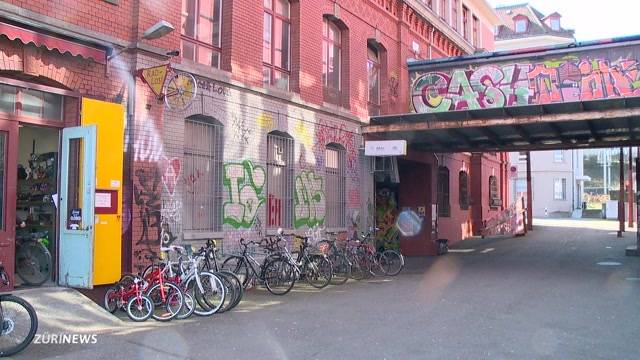 Ateliers der Roten Fabrik immer noch Brandruinen