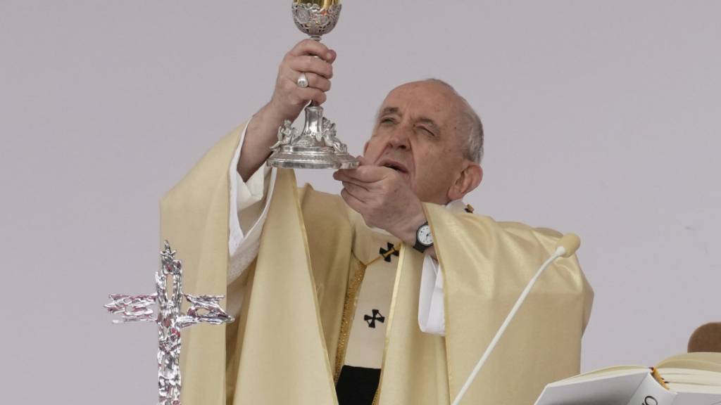 Papst Franziskus während einer Messe. Foto: Andrew Medichini/AP/dpa