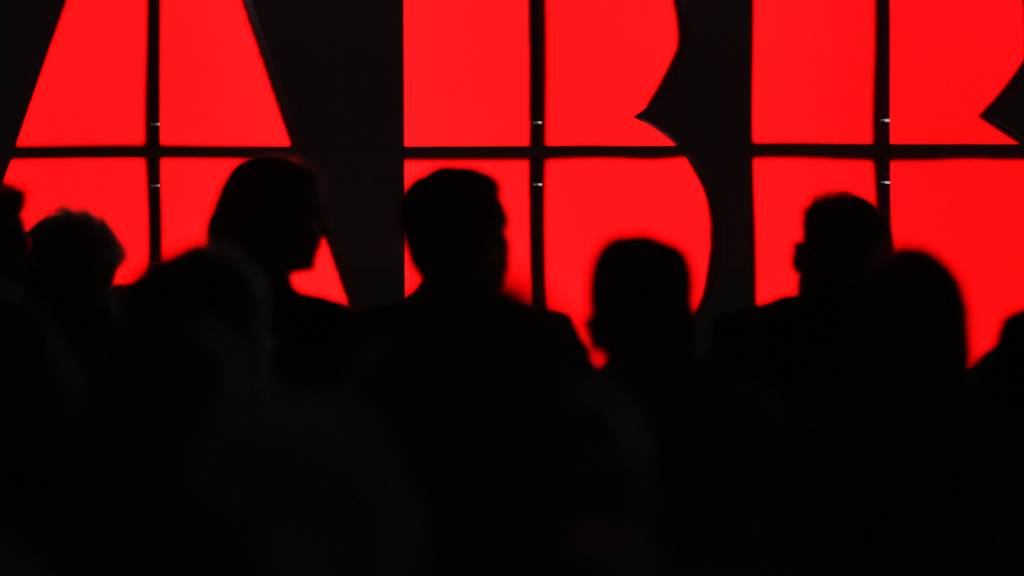 ABB-Chef Björn Rosengren hat die gesteckten Ziele mit 17,5 Prozent bei der operativen Marge im letzten Quartal übertroffen. «Wir [...] werden an unserem Kapitalmarkttag im November neue Ziele vorstellen», kündigte er in der «Neuen Zürcher Zeitung» an. (Archivbild)