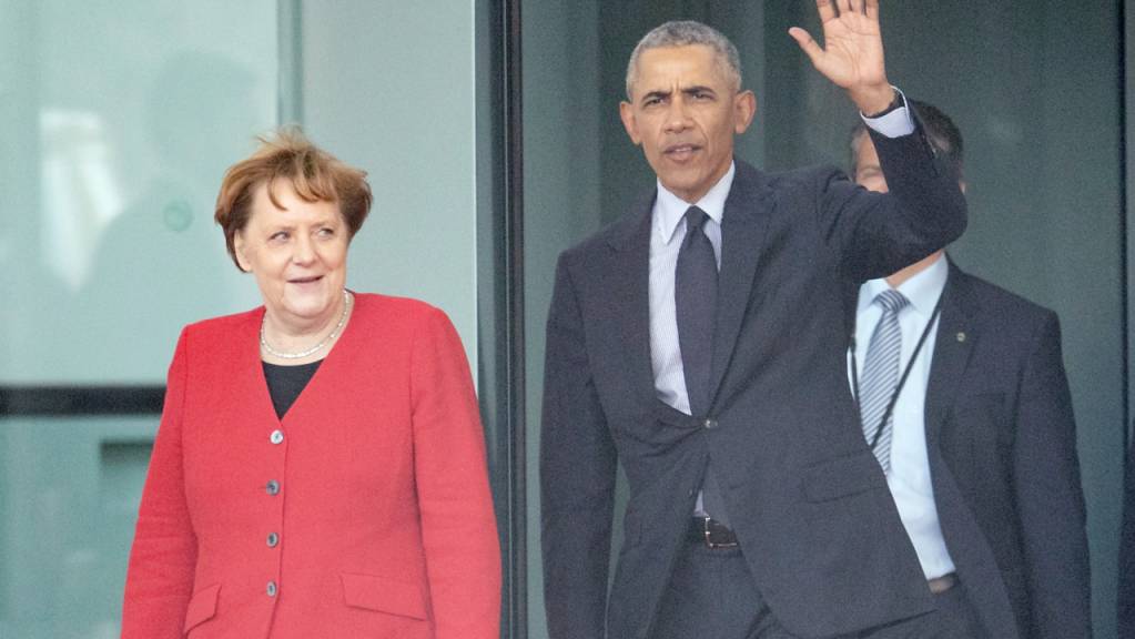 Angela Merkel und der ehemalige US-Präsident Barack Obama kommen nach einem Gespräch aus dem Kanzleramt. (ARCHIV)