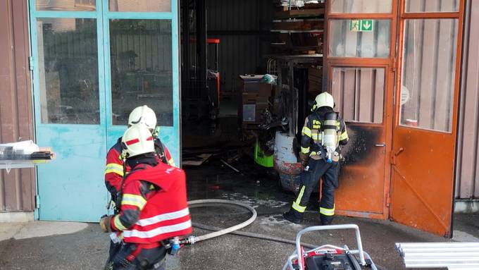 Brand in Fabrikhalle verursacht mehrere zehntausend Franken Schaden