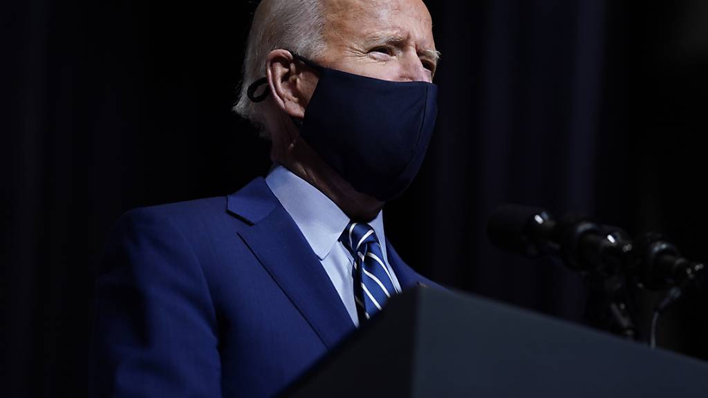 Joe Biden, Präsident der USA, spricht während eines Besuchs im Nationalen Gesundheitsinstitut. Foto: Evan Vucci/AP/dpa
