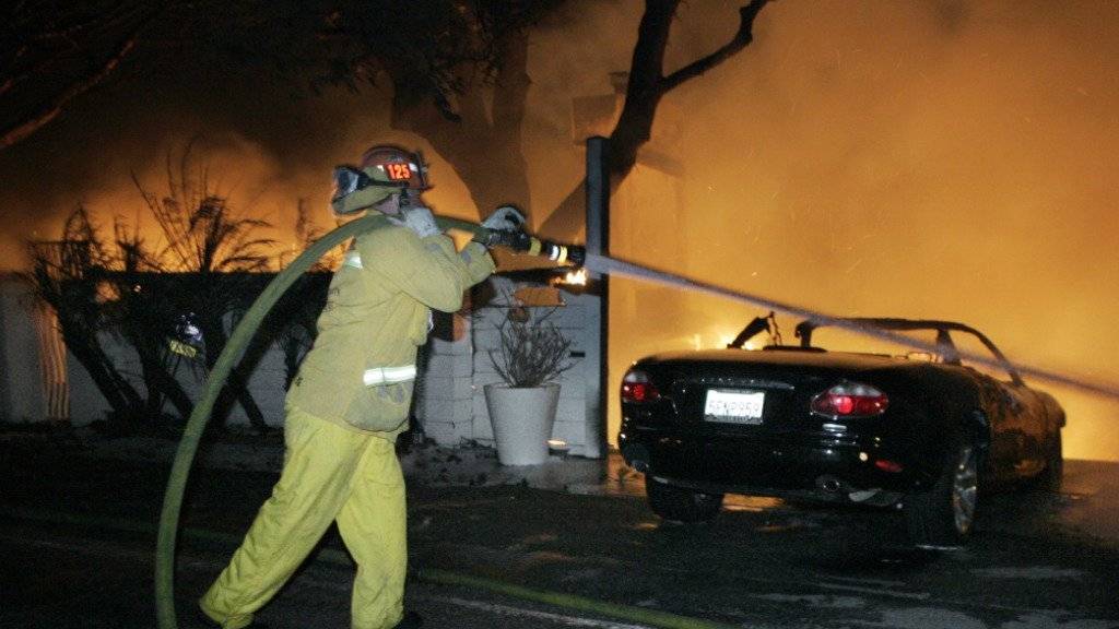 Brand im kalifornischen Malibu: Ein Ex-Feuerwehrmann legte zwischen 2006 und 2007 mindestens 30 Brände - aus Langeweile. (Symbolbild)