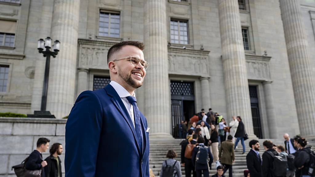 Benjamin Gautschi, Co-Präsident der GLP-Stadtpartei, kann als federführender Beschwerdeführer einen Etappensieg feiern. (KEYSTONE/Jean-Christophe Bott)