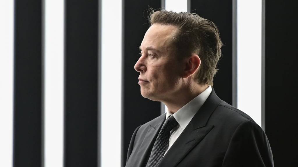 Elon Musk will gegen den Tech-Riesen Apple vor Gericht ziehen. Er sieht seine Plattformen vor allem gegen den ChatGPT-Entwickler OpenAI im Nachteil.(Archivbild)
