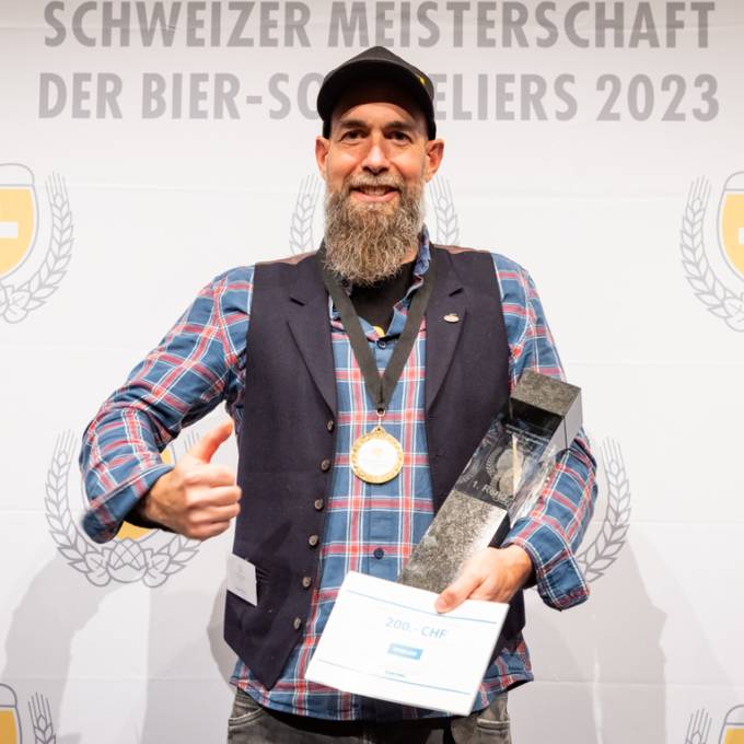 Lukas Porro ist neuer Schweizermeister der Bierkellner