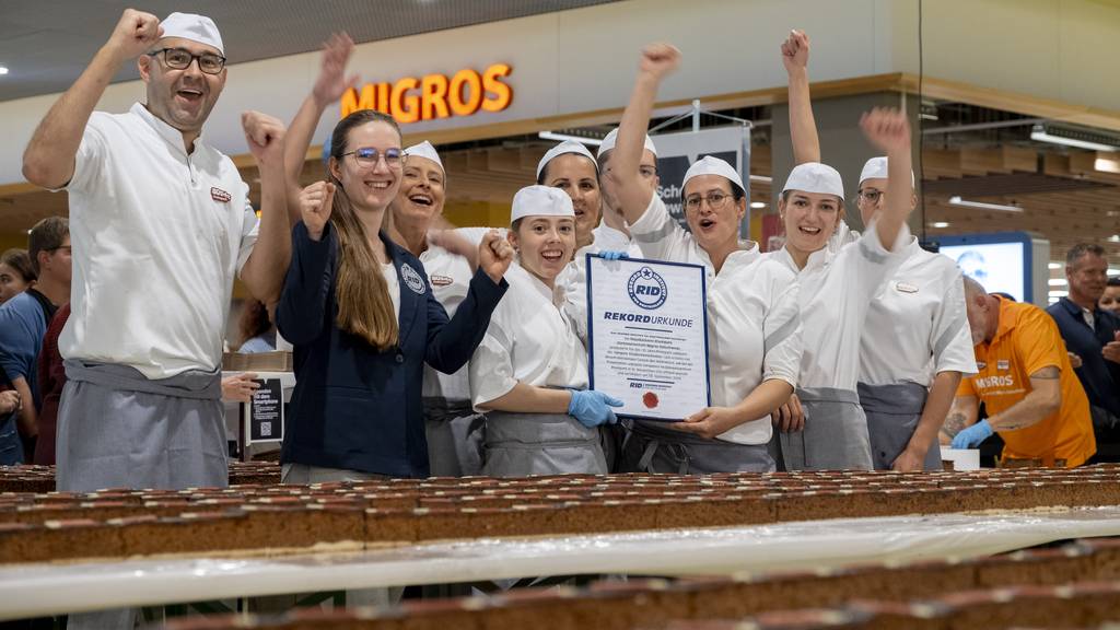 319,55 Meter: Längste Studentenschnitte der Welt gebacken