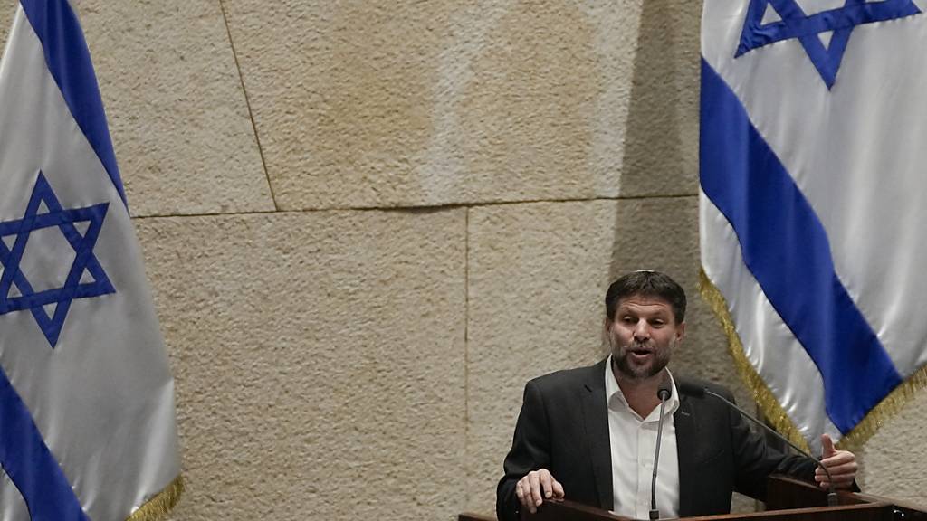 ARCHIV - Israels rechtsextremer Finanzminister Bezalel Smotrich hat sich für eine «freiwillige Abwanderung» von Palästinensern aus dem Gazastreifen in mehrere Länder ausgesprochen. Foto: Maya Alerruzzo/AP/dpa