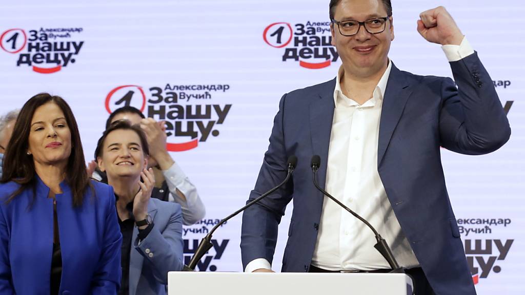 Die Partei von Serbiens Präsident Aleksandar Vucic hat die Parlamentswahl in Serbien haushoch gewonnen.