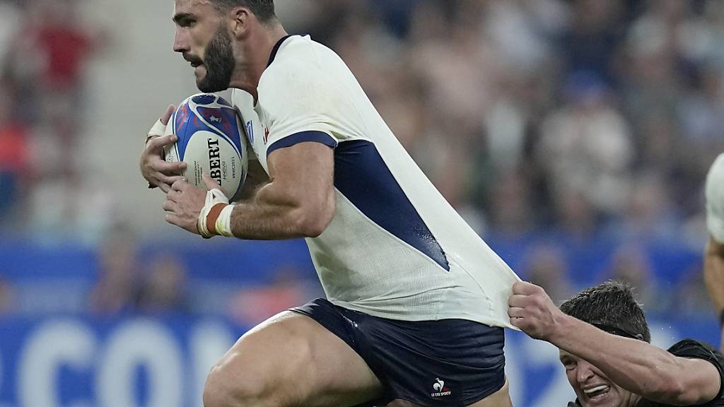 Nicht zu halten: Frankreichs Charles Ollivon enteilt im Eröffnungsspiel der Rugby-WM im Stade de France den Neuseeländern