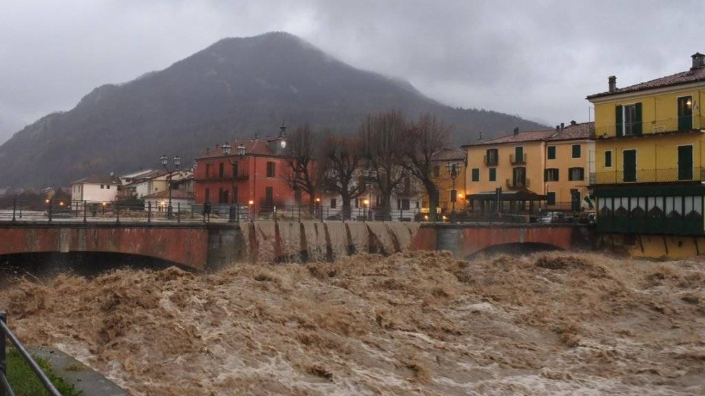 Die vom Fluss Tanaro überschwemmte Brücke in Garessio