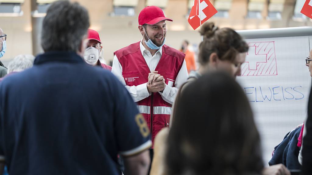 Über 2000 Schweizer Reisende sind bereits mit Rückholaktionen des Aussendepartements in die Schweiz zurück geholt worden.
