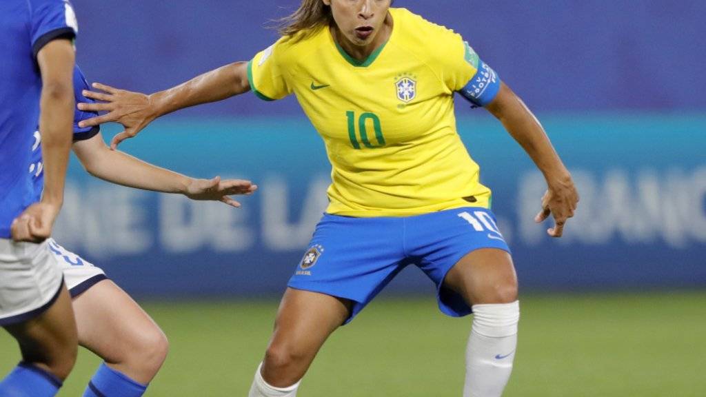 Brasiliens Starspielerin Marta schoss ihr Team gegen Italien (1:0) in die Achtelfinals. Mit ihrem 17. WM-Tor stellte die sechsmalige Weltfussballerin einen geschlechtsübergreifenden Rekord auf