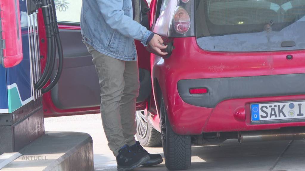 Tanktourismus: Unsere tiefen Benzinpreise locken Deutsche Autofahrer über die Grenze