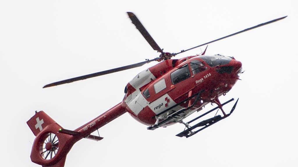 Sturz von Balkon – Schwerverletzte mit Rega ins Spital geflogen