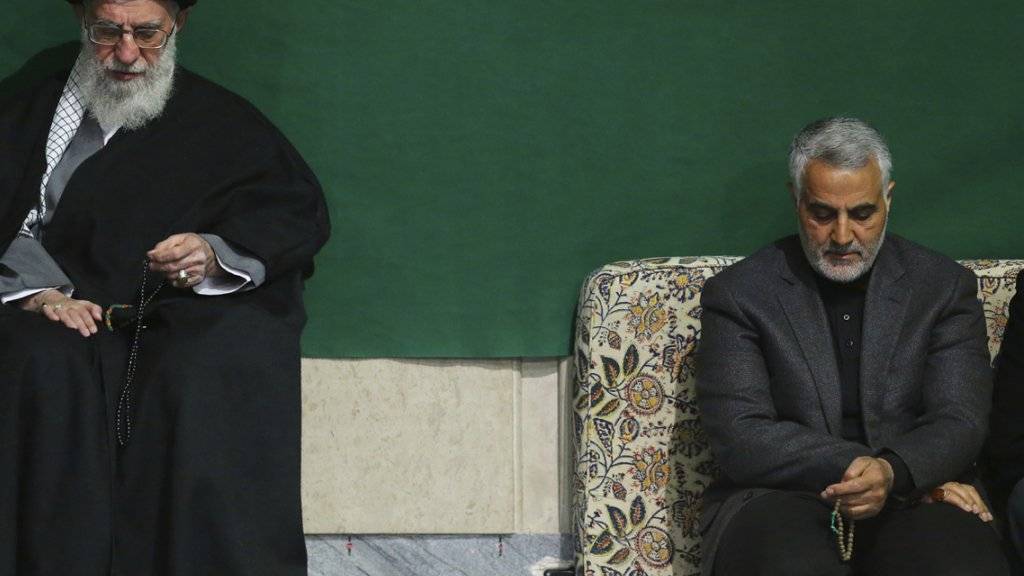 Chef der iranischen Revolutionsgarde, Kassem Soleimani (rechts) wurde in Syrien schwer verwundet. (Archiv)