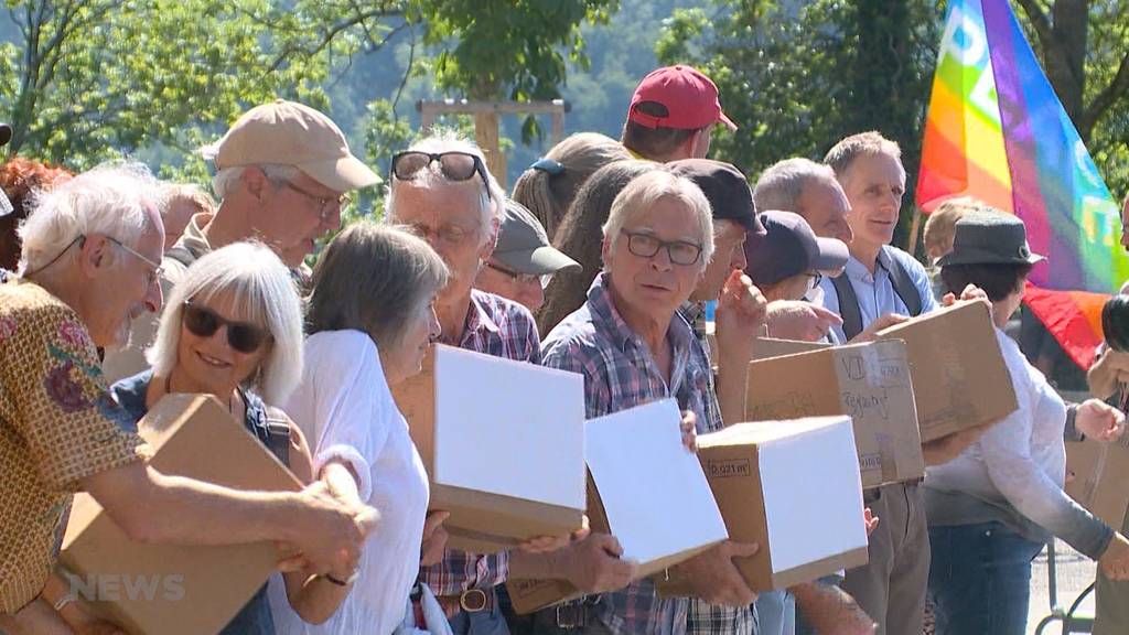 134'000 Unterschriften gegen Schweizer Waffenexporte 