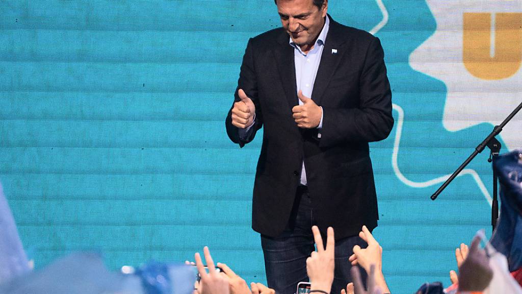Der argentinische Wirtschaftsminister Sergio Massa wird im November in einer Stichwahl um das Präsidentenamt antreten. Foto: Franco Dergarabedian/dpa