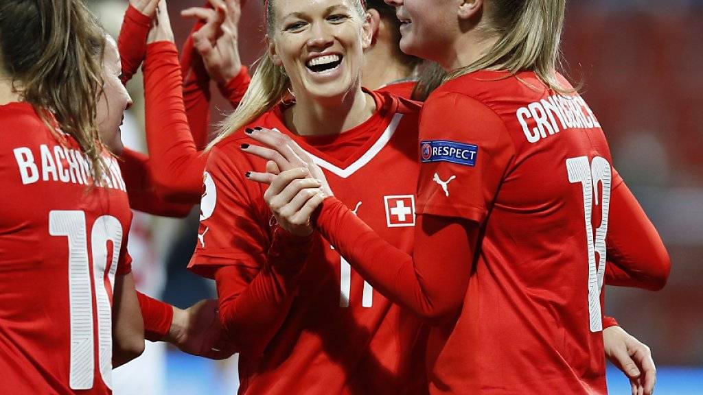Das Schweizer Frauen-Nationalteam feiert beim 3:0-Sieg in Georgien bereits den siebten Vollerfolg in der laufenden EM-Qualifikations-Kampagne