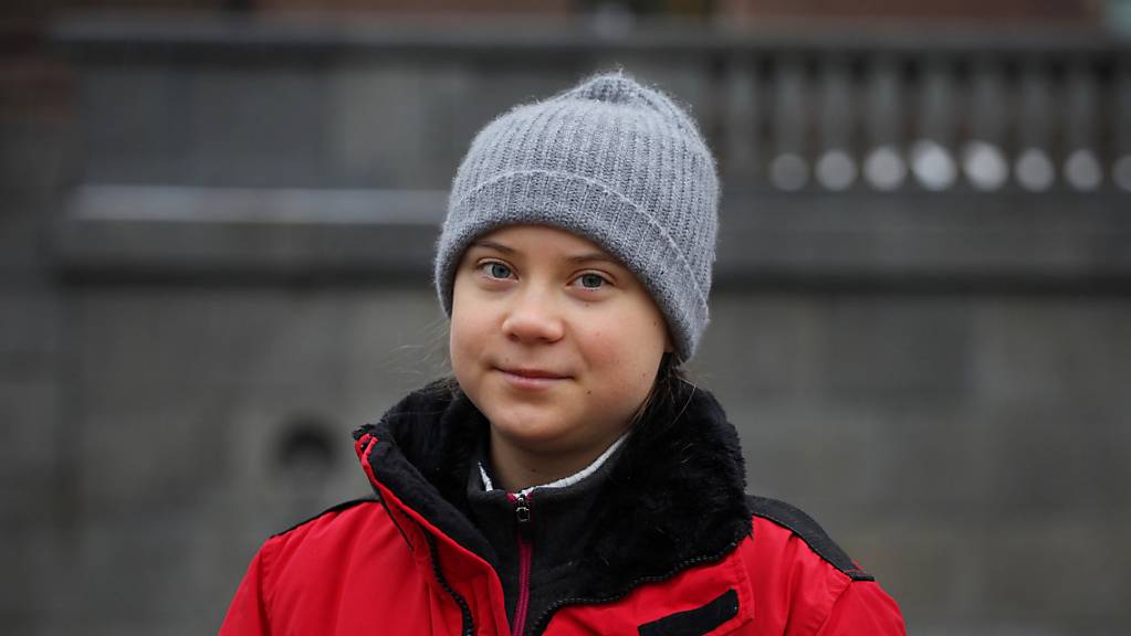 Die schwedische Klimaaktivistin Greta Thunberg steht am Ort ihrer freitäglichen Klimaproteste vor dem Reichstag in Stockholm. (Archivbild) Foto: Steffen Trumpf/dpa