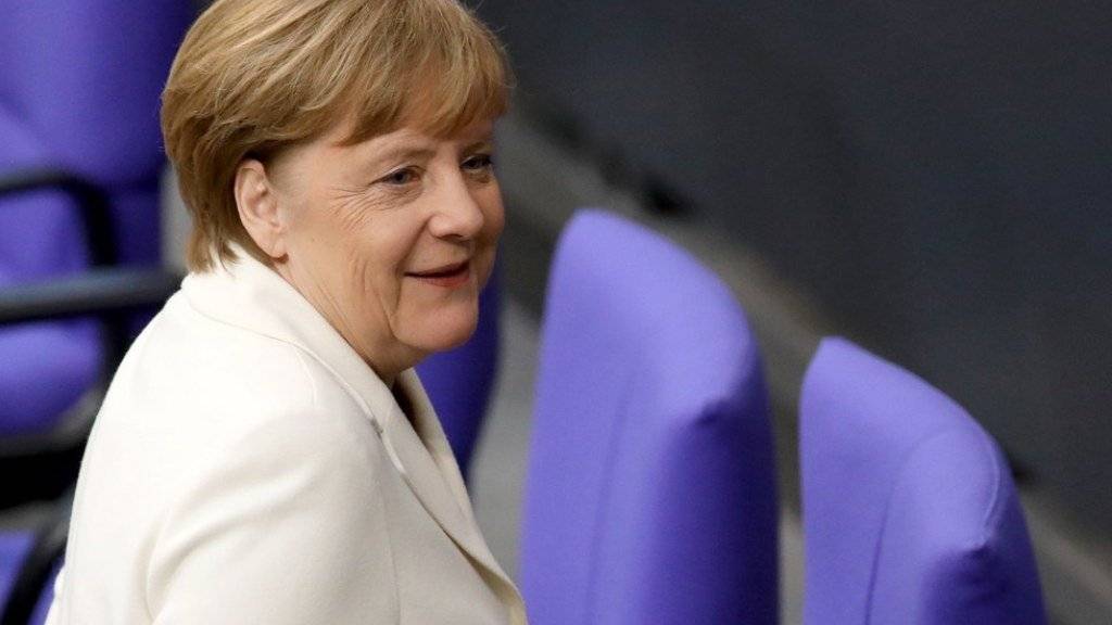 Mindestens jeder elfte Parlamentarier aus den Reihen von CDU, CSU und SPD verweigerte ihr im Bundestag seine Stimme: Angela Merkel. Die CDU-Chefin wurde dennoch im ersten Durchgang der Kanzlerwahl für eine vierte Amtszeit als Kanzlerin gewählt.
