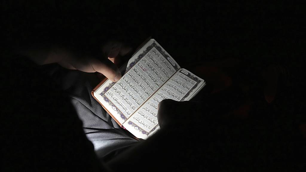 dpatopbilder - ARCHIV - Der Koran, das heilige Buch der Muslime. Foto: Vahid Salemi/AP/dpa