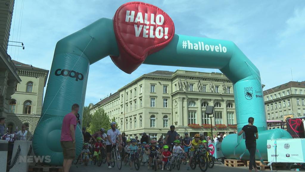 Tausende Velos rollen für die Umwelt durch die Stadt Bern