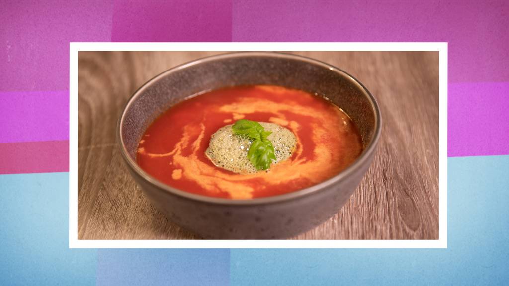 VORSPEISE: TOMATENSUPPE MIT BROTSTÄNGELI 