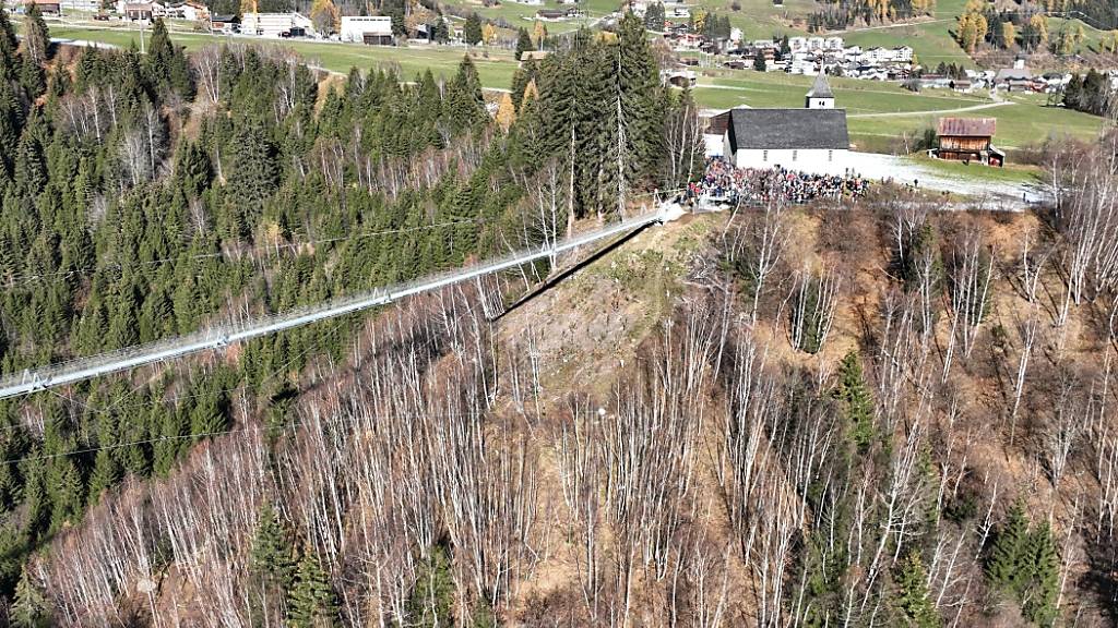 Längste Hängebrücke von Graubünden in Betrieb genommen