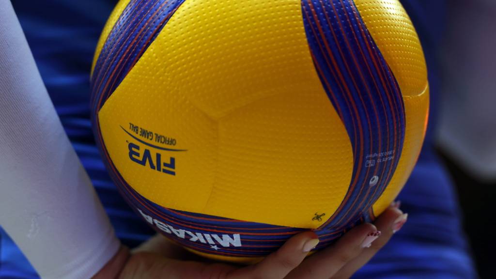 Im Volleyball geht es für die Schweizer Teams derzeit eng zu und her