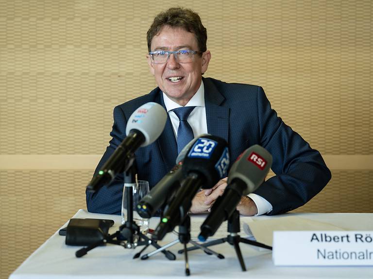 Der Berner SVP-Nationalrat Albert Rösti will Bundesrat werden. Es würde ihn sehr freuen, wenn er der Schweiz und der Bevölkerung dienen dürfte.