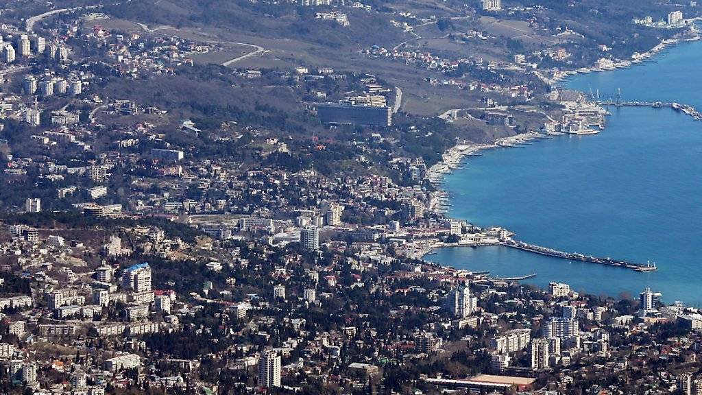 Blick auf die Stadt Jalta an der Südküste der Krim (Aufnahme vom April 2014).