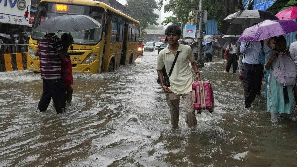 Nach Angaben der Meteorologen setzte der Monsun-Regen in Mumbai in diesem Jahr 16 Tage früher ein als erwartet.