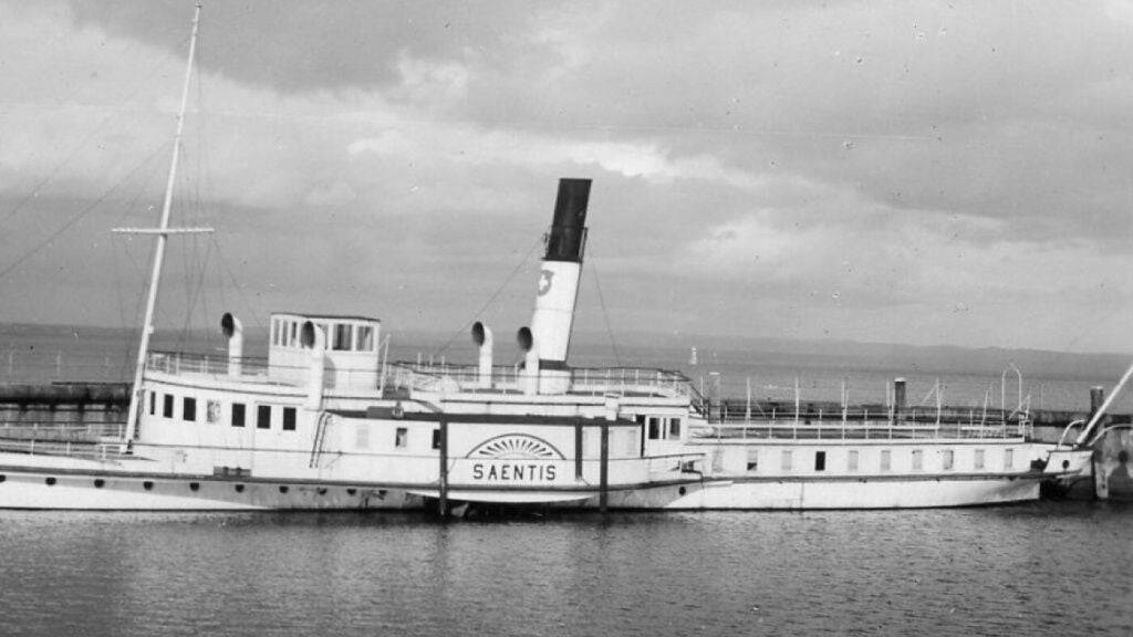 Das Dampfschiff Säntis wurde 1933 absichtlich im Bodensee versenkt. (Archivbild)