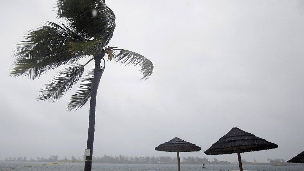 Sturm über leerem Strand von Nassau (Archiv)