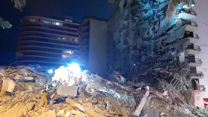 Hochhaus eingestürzt – mindestens ein Toter und 99 Vermisste