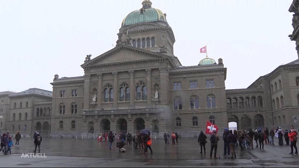 Reaktionen zum angenommenen Covid-Gesetz