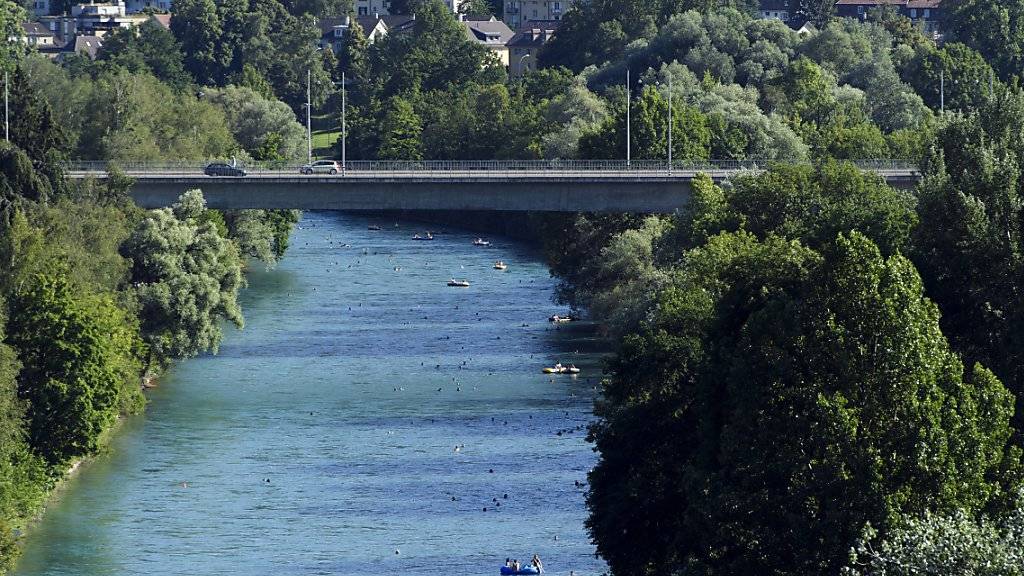Die Aare in Bern lockt im Sommer viele Schwimmer und Bootfahrer an. Doch das Vergnügen im Wasser ist nicht ungefährlich.