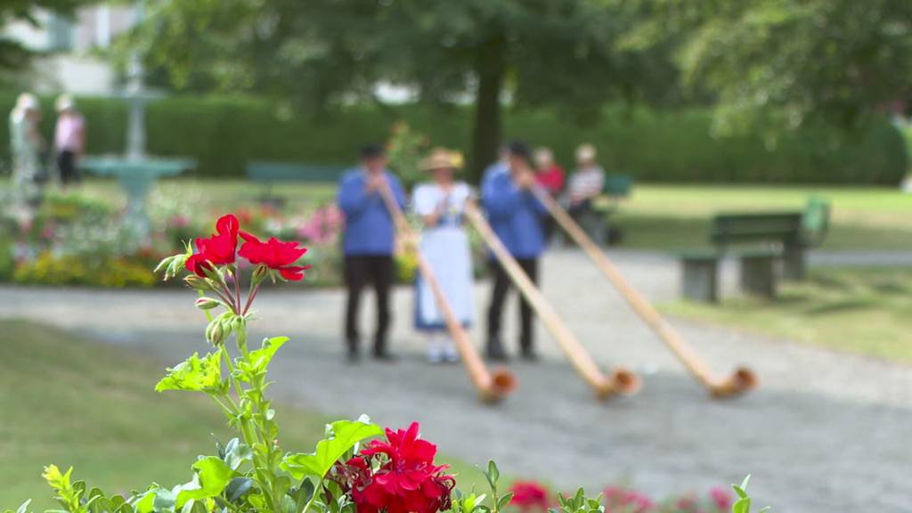 Echt gmögig: Alphorn-Trio begeistert Heimbewohner Woche für Woche