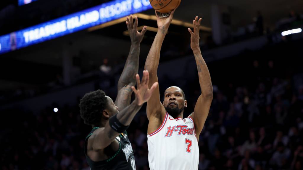 Trotz je 30 Punkten von Kevin Durant (7) und Alperen Sengün müssen sich die Rockets knapp geschlagen geben