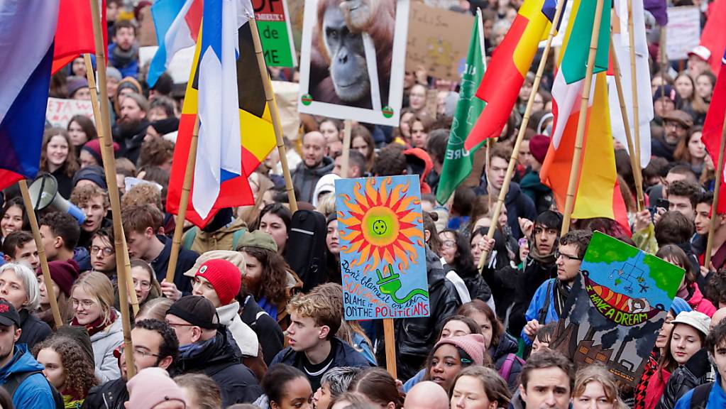 Fordern eine aktivere Klima-Politik von der EU: Demonstranten in Brüssel - unter ihnen auch Aushängeschild Greta Thunberg aus Schweden.