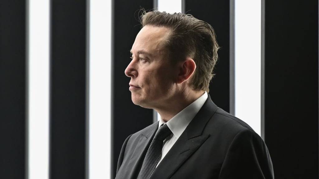 ARCHIV - Elon Musk, Tesla-Chef, nimmt an der Eröffnung der Tesla-Fabrik Berlin Brandenburg teil. Foto: Patrick Pleul/dpa/Archivbild
