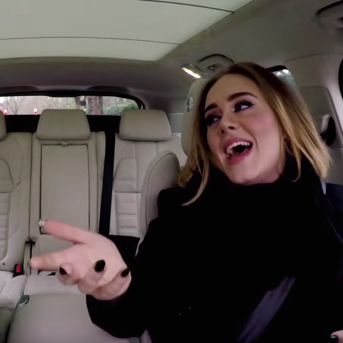 Adele singt und rappt während Autofahrt durch London