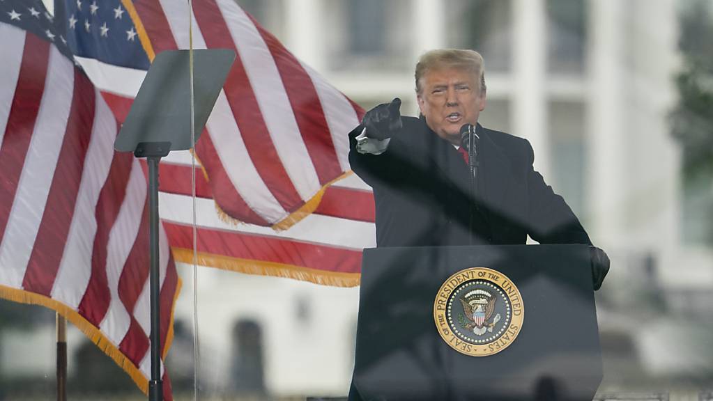 Donald Trump bei der aufwiegelnden Rede vor Anhängern am 6. Januar 2021 in Washington. Foto: Evan Vucci/AP/dpa